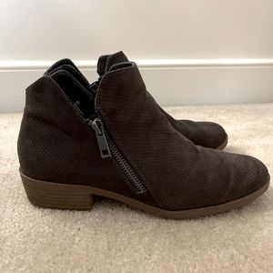 Universal Thread (Target) Brown Ankle Booties - Size 8.5 (lightly worn)